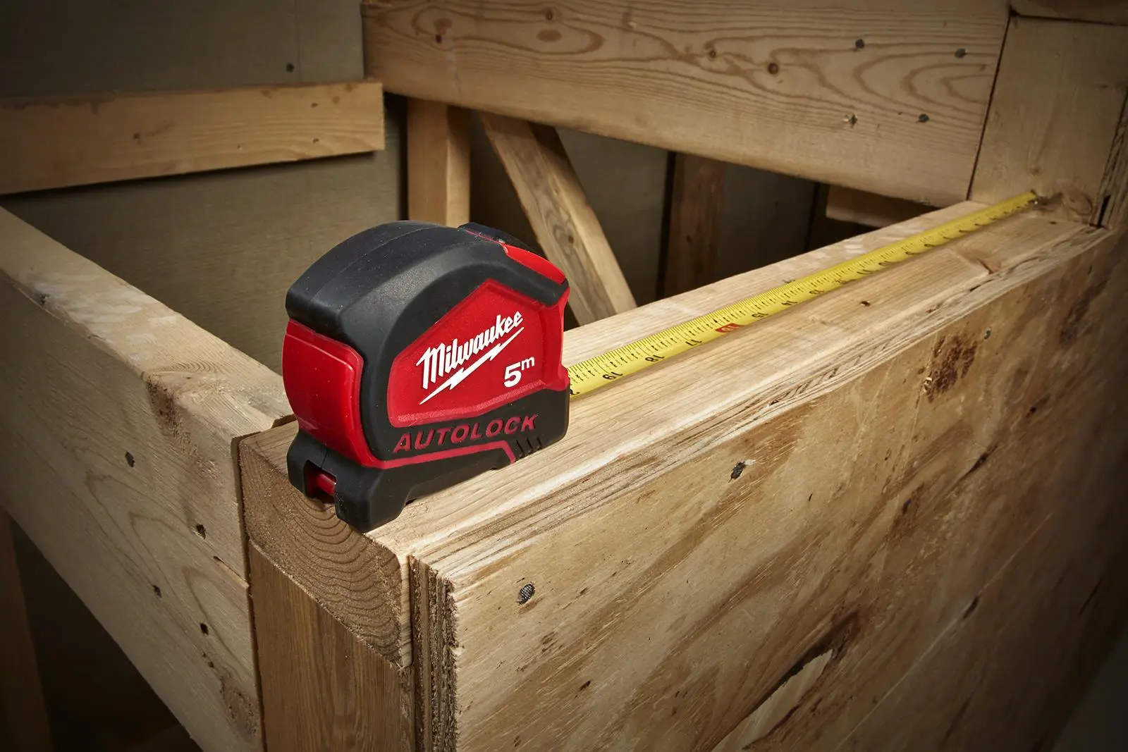 Milwaukee Tape Measure 5m 16ft Metric Imperial Autolock 25mm Blade Width - Image 6
