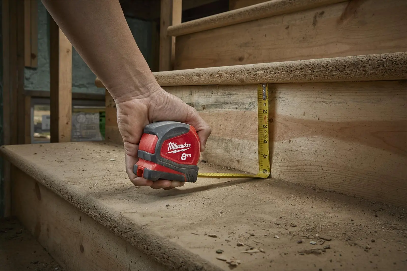 Milwaukee Tape Measure 8m Metric Pro Compact Pocket Tape 25mm Blade Width - Image 2