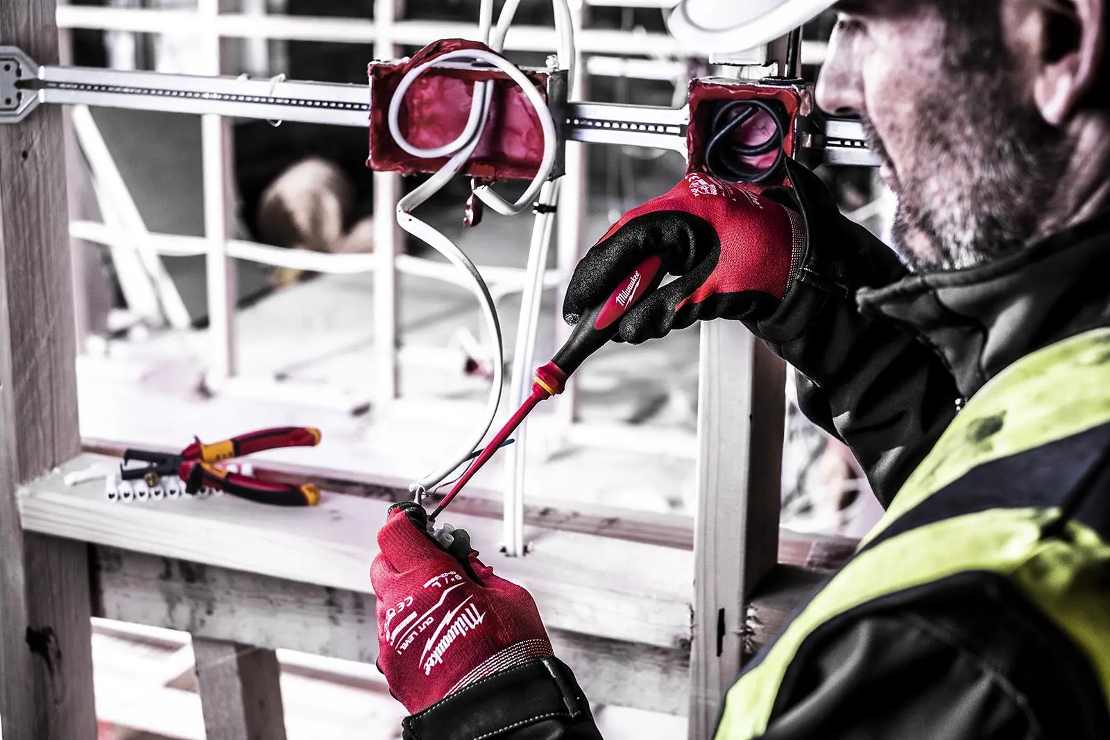 Milwaukee VDE Slim Screwdriver Pozi PZ1 x 80mm - Image 4