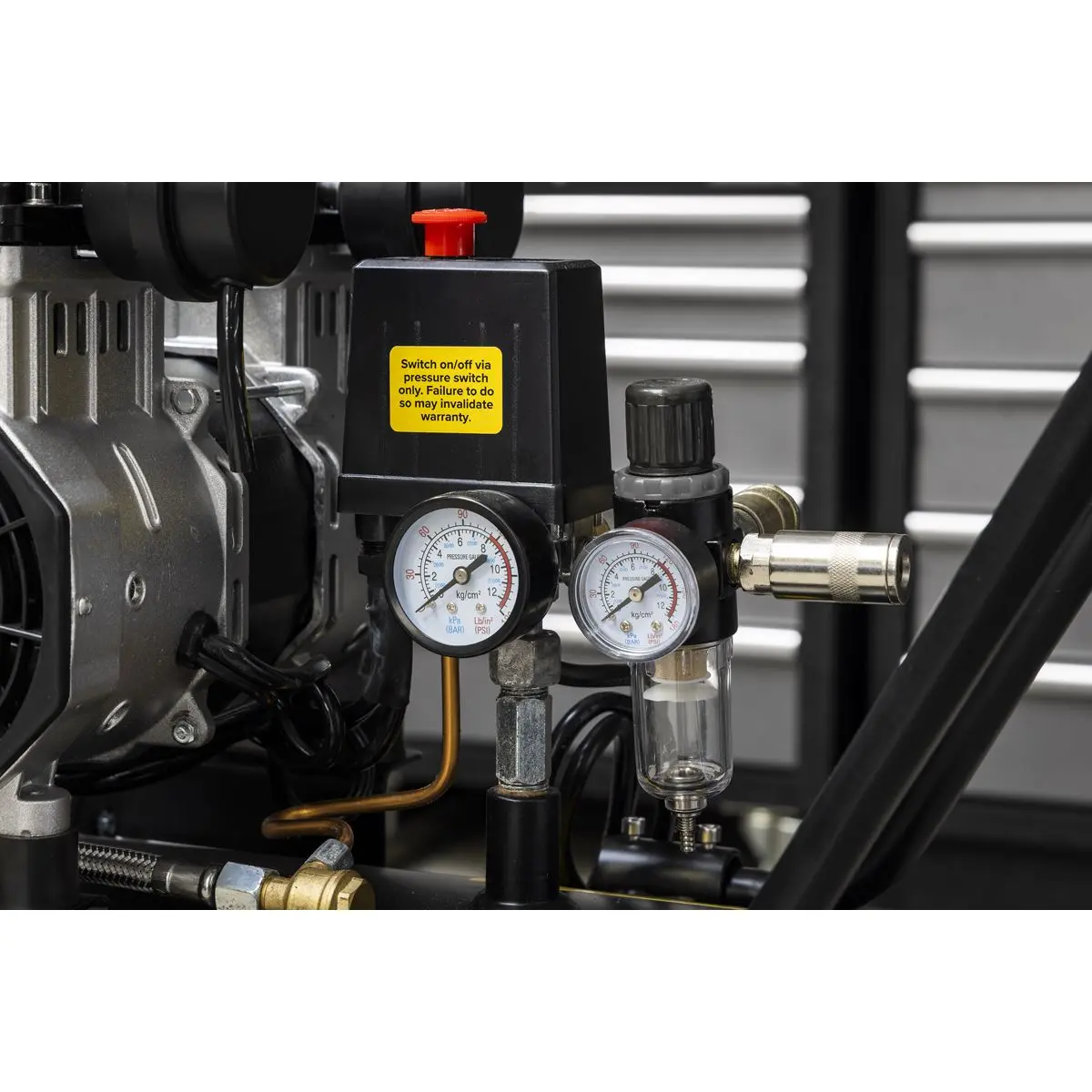Sealey 100L Oil Free Low Noise Direct Drive Air Compressor 2 x 2hp - Image 4
