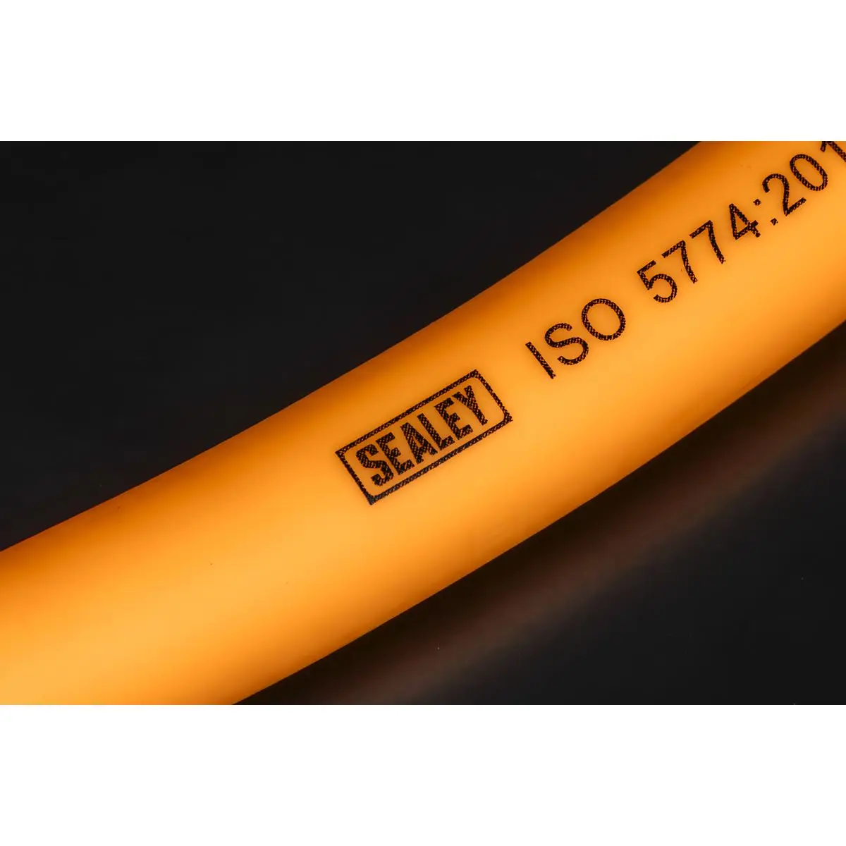 Sealey 10m x Ø10mm Hybrid High Visibility Air Hose with 1/4" BSP Unions - Image 7