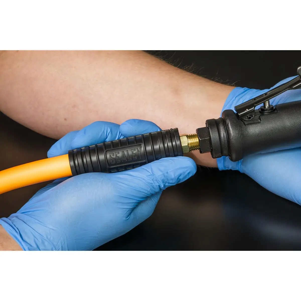 Sealey 15m x Ø10mm Hybrid High Visibility Air Hose with 1/4" BSP Unions - Image 2
