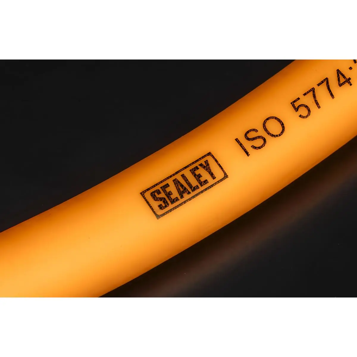 Sealey 15m x Ø8mm High Visibility Hybrid Air Hose 1/4" BSP Unions - Image 7