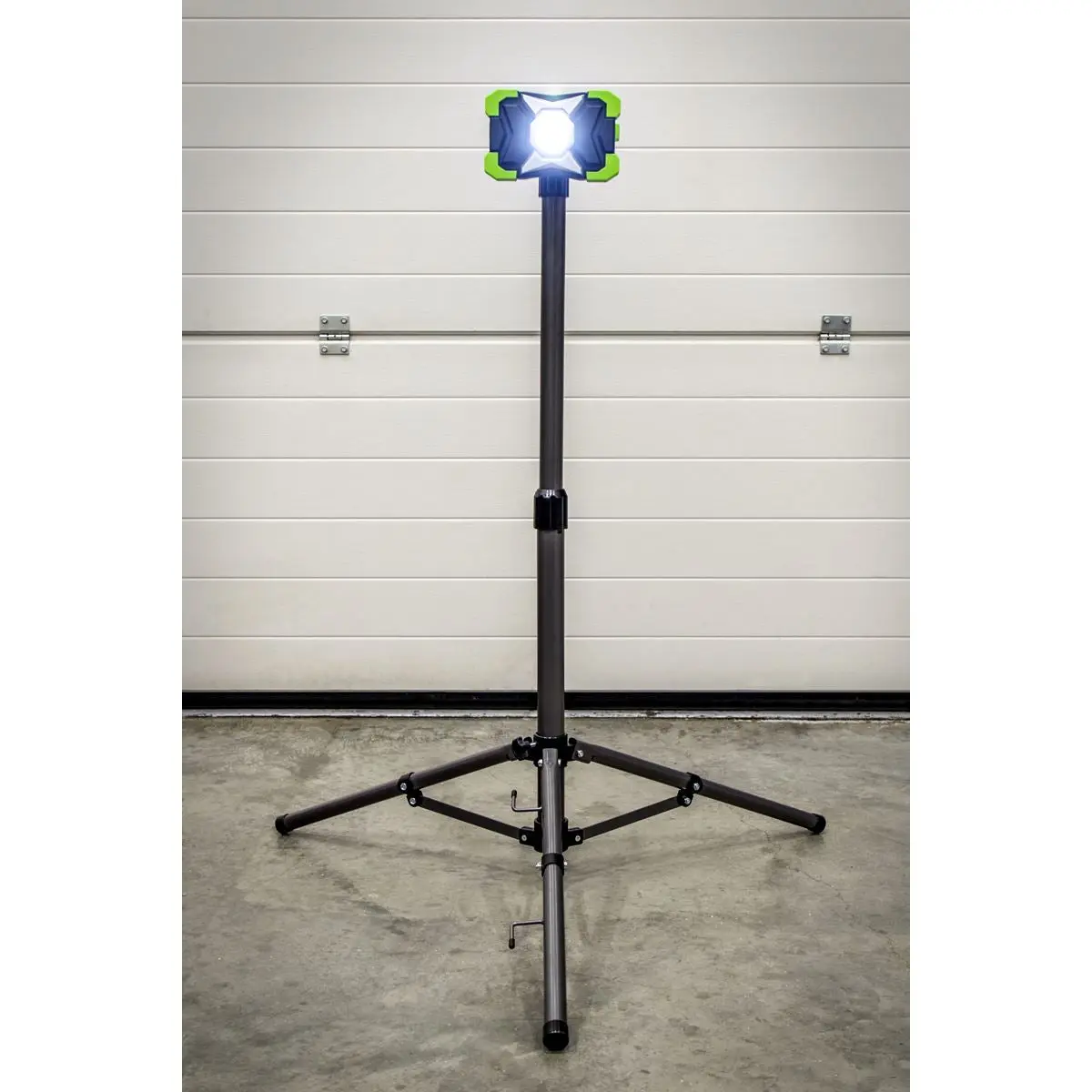 Sealey 15W COB LED Portable Floodlight & Telescopic Tripod - Image 8