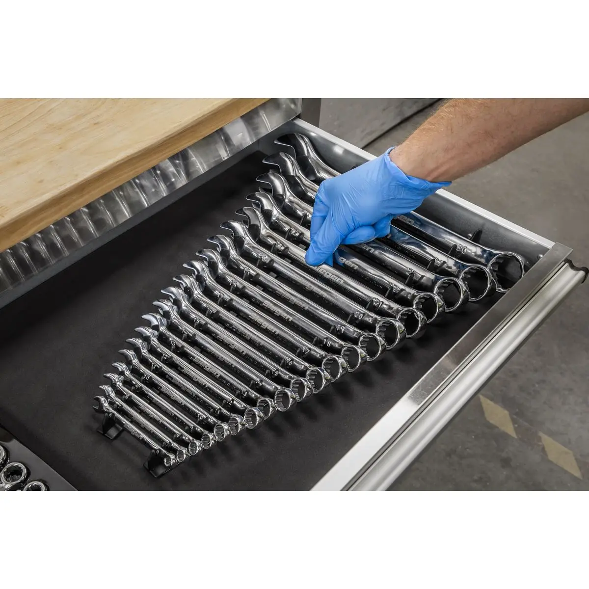 Sealey 2 Piece Sharks Teeth Spanner Rack Capacity 20 Spanners - Image 5