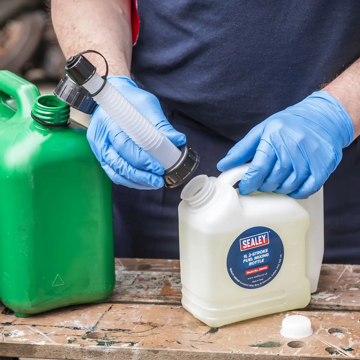 Sealey 2-Stroke Fuel Mixing Bottle 1L - Image 2