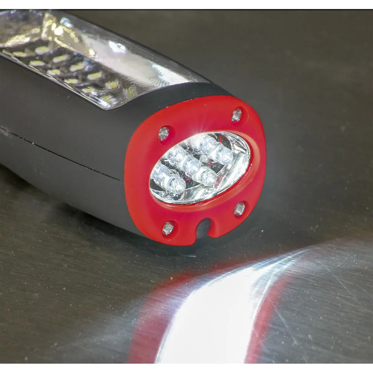 Sealey 24 SMD + 7 LED Cordless Lithium-Ion Rechargable Inspection Lamp - Image 2