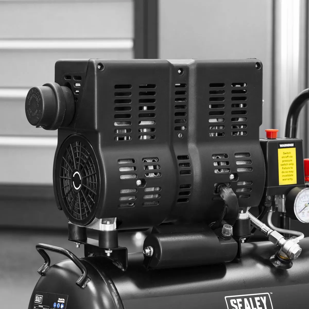 Sealey 24L Low Noise Oil Free Direct Drive Air Compressor 1hp - Image 6