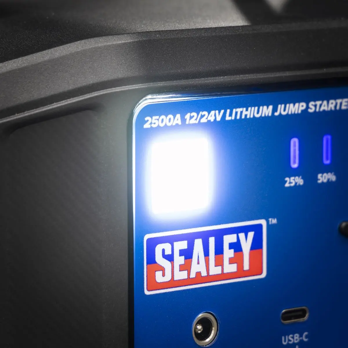 Sealey 2500A 12/24V Lithium Jump Starter Power Pack - Image 7