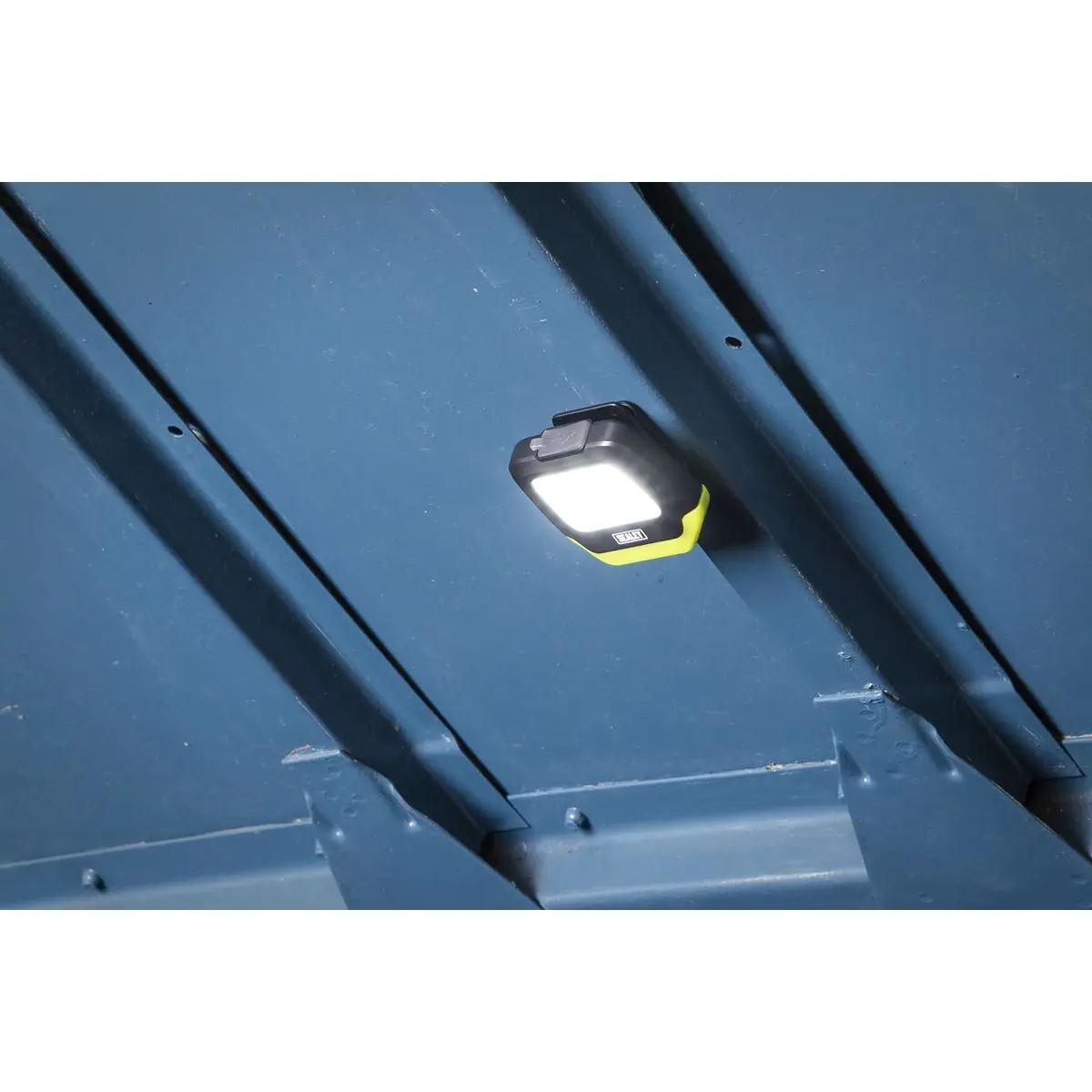 Sealey 2W & 1.5W SMD LED Rechargeable Clip Light with Auto-Sensor - Image 8