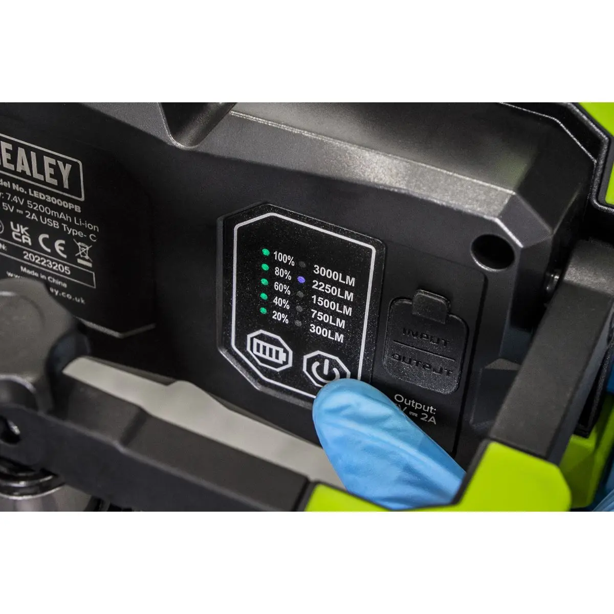 Sealey 30W COB LED Portable Floodlight & Telescopic Tripod - Image 9
