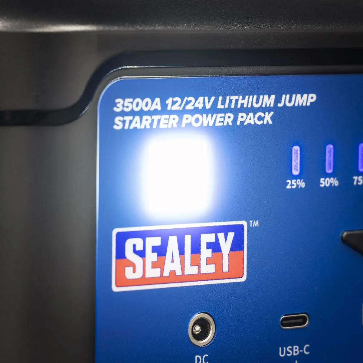 Sealey 3500A 12/24V Lithium Jump Starter Power Pack - Image 6