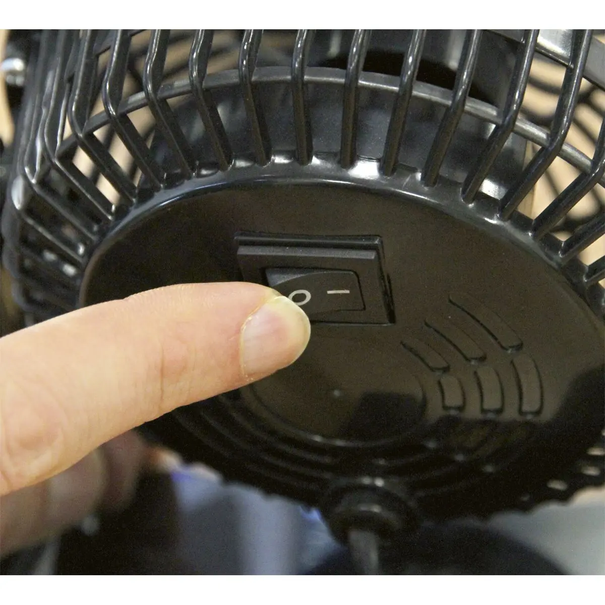 Sealey 4" Mini Desk Fan 230V Bedside Table Air Conditioning Summer Pivoting - Image 5