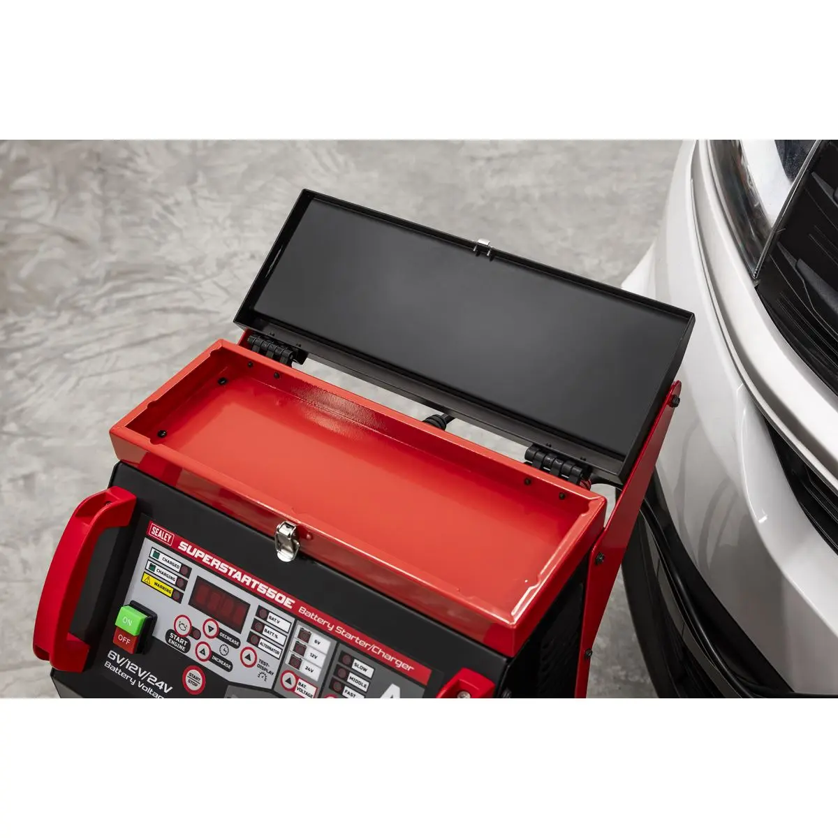 Sealey 6/12/24V Battery Starter/Charger 550A - Image 11