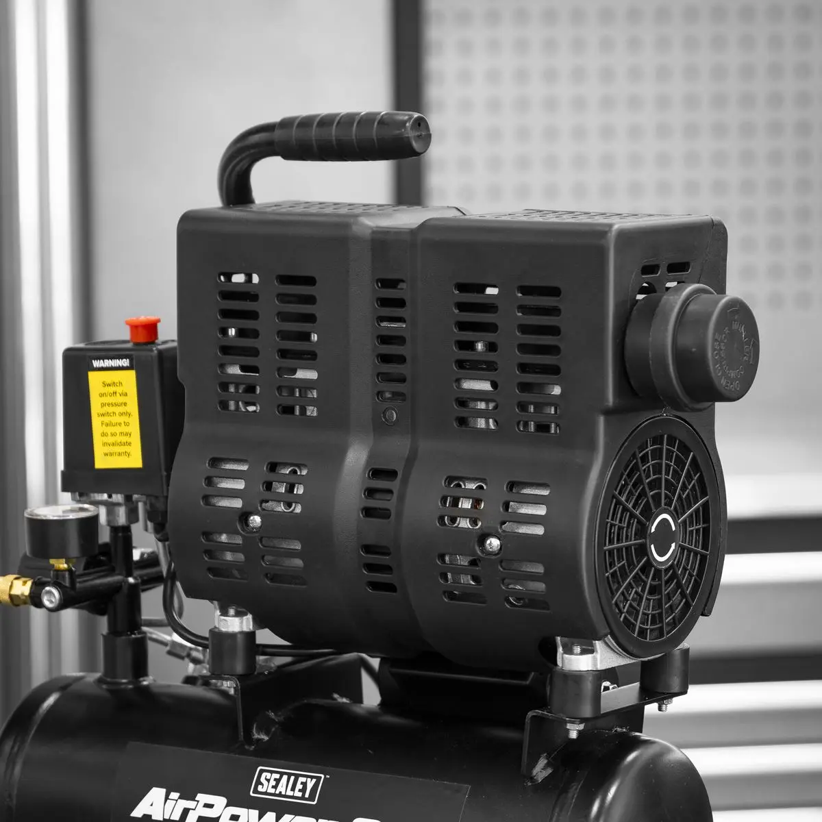 Sealey 6L Oil Free Low Noise Direct Drive Air Compressor 1hp - Image 4