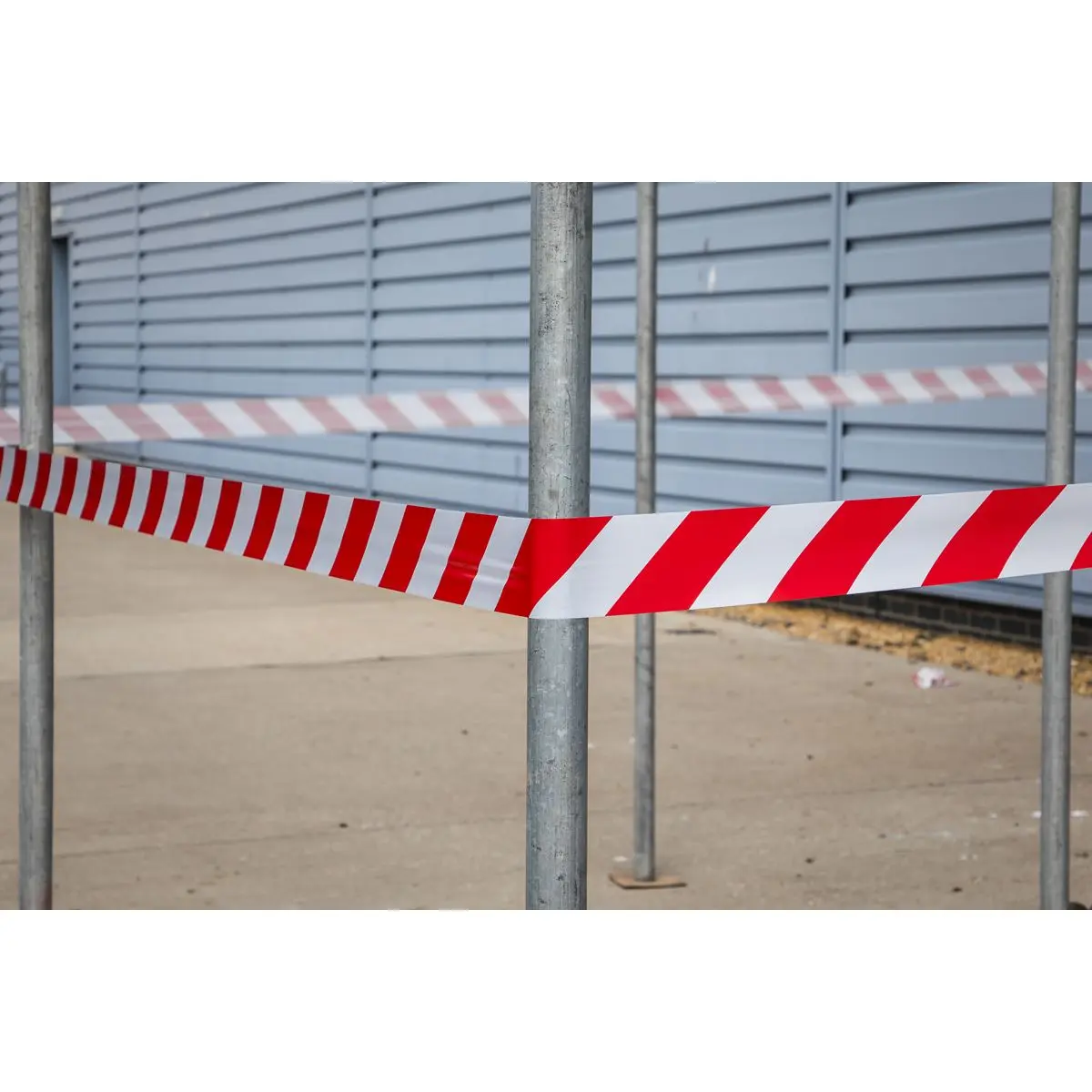 Sealey 80mm x 100m Non Adhesive Hazard Barrier Tape Red & White - Image 4