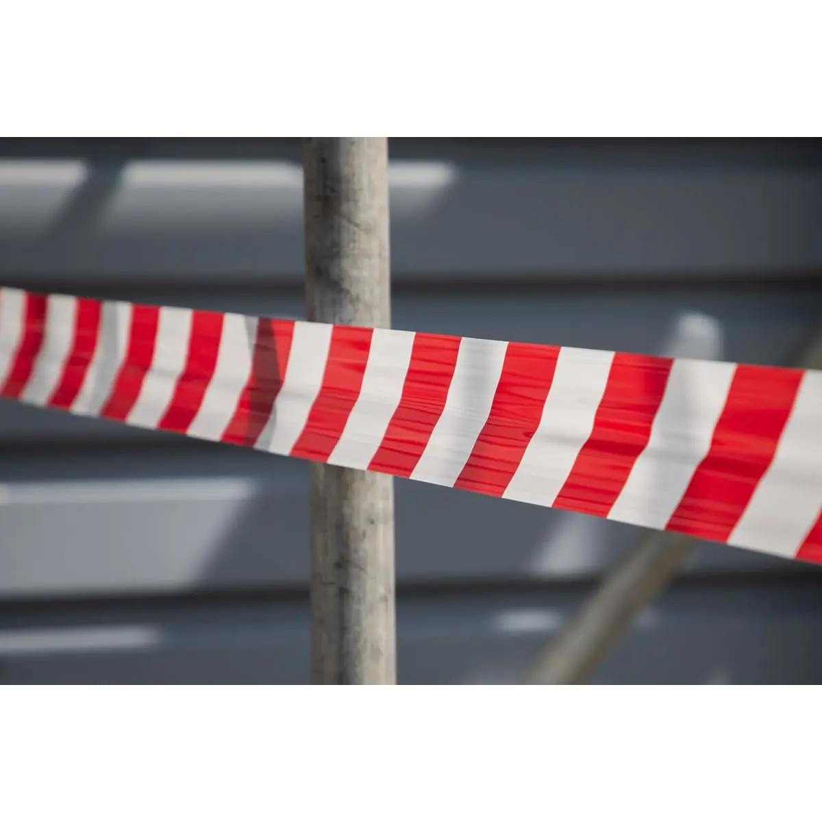 Sealey 80mm x 100m Non Adhesive Hazard Barrier Tape Red & White - Image 6