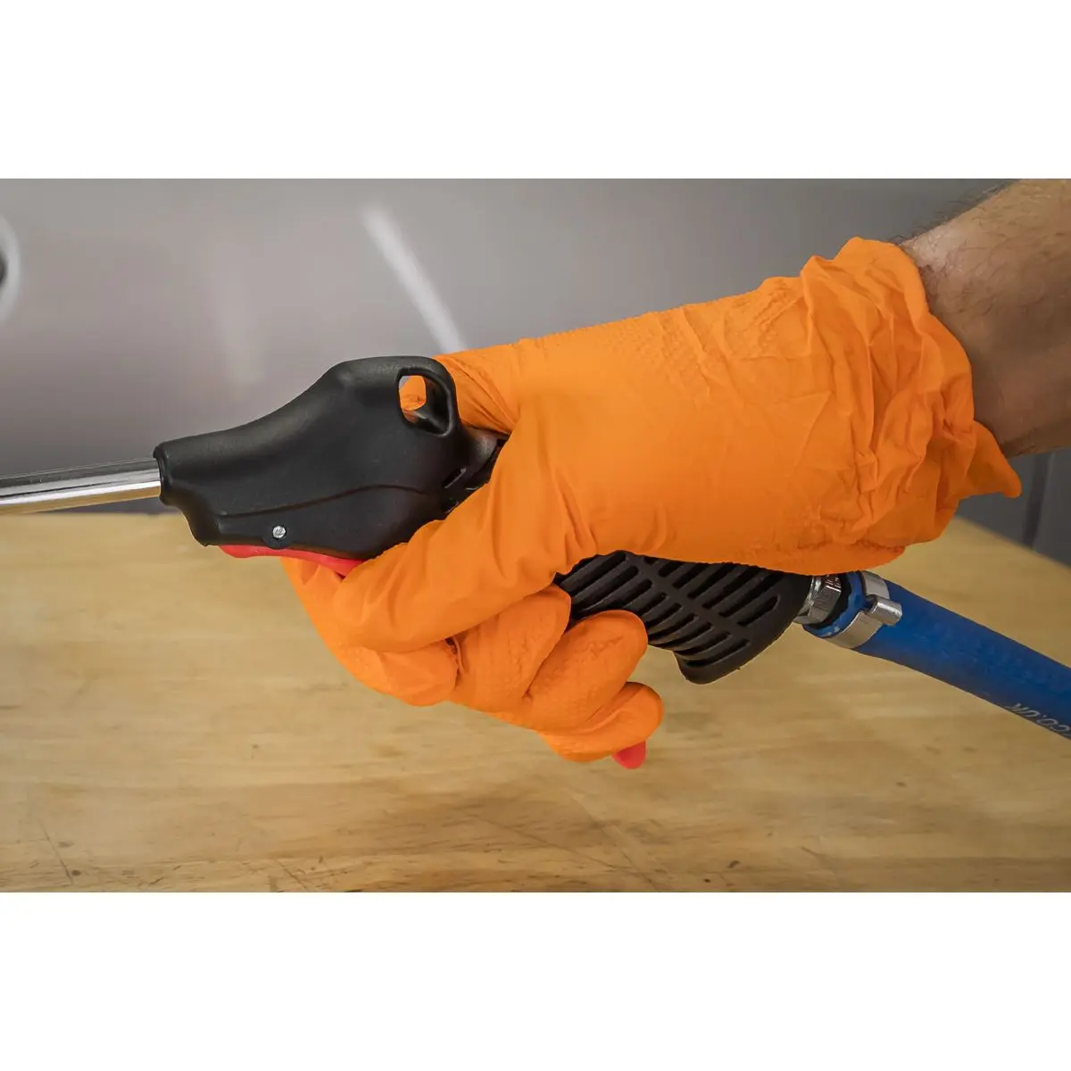 Sealey Air Blow Gun 100mm with 1/4"BSP Air Inlet & Safety Nozzle - Image 2
