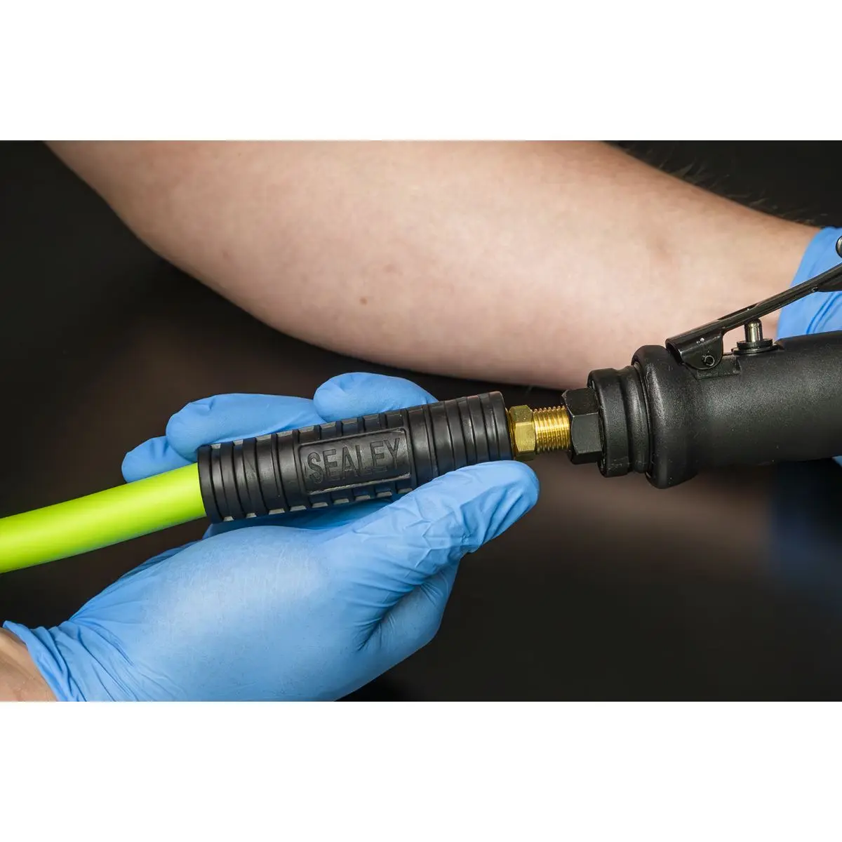 Sealey Air Hose 10m x Ø8mm Hybrid High-Visibility with 1/4"BSP Unions - Image 3