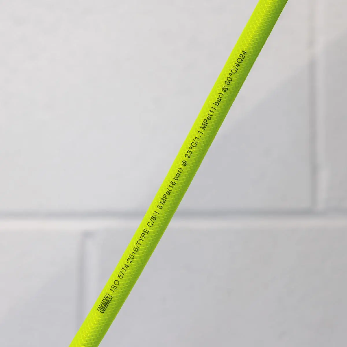 Sealey High-Visibility Air Hose with 1/4"BSP Unions 15m x 8mm - Image 2