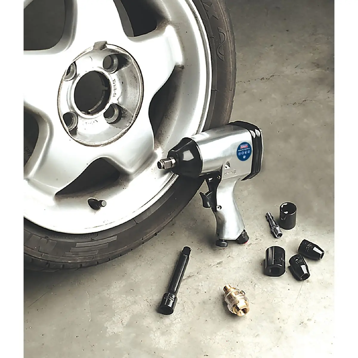 Sealey Air Impact Wrench Kit with Sockets 1/2"Sq Drive - Image 7