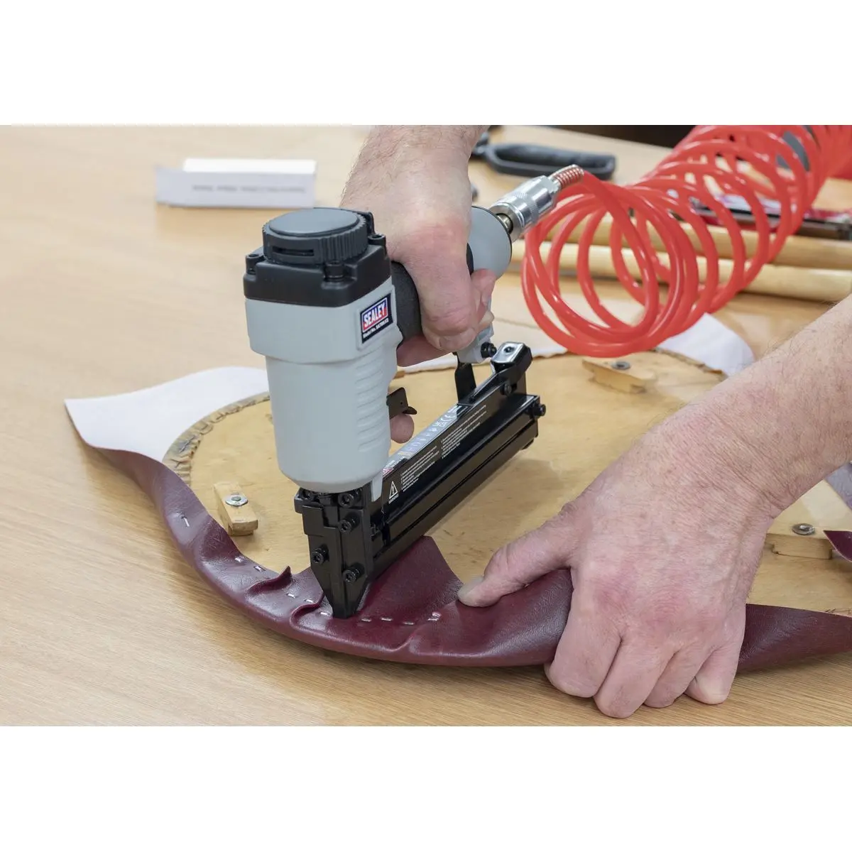 Sealey Air Staple Gun 13-32mm Capacity - Image 3