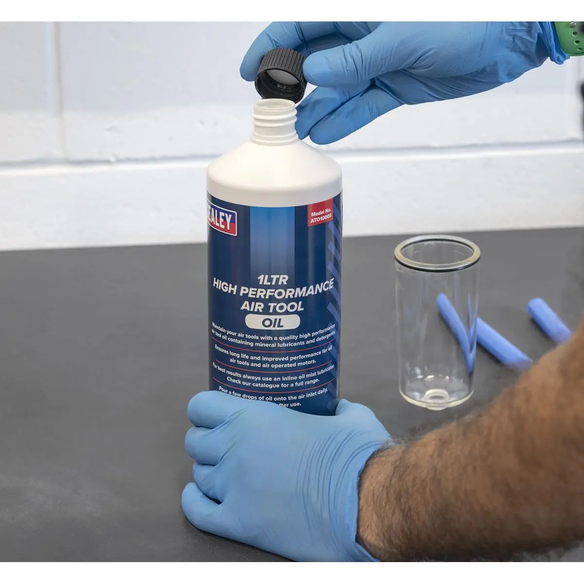 Sealey Air Tool Oil 1L - Image 2