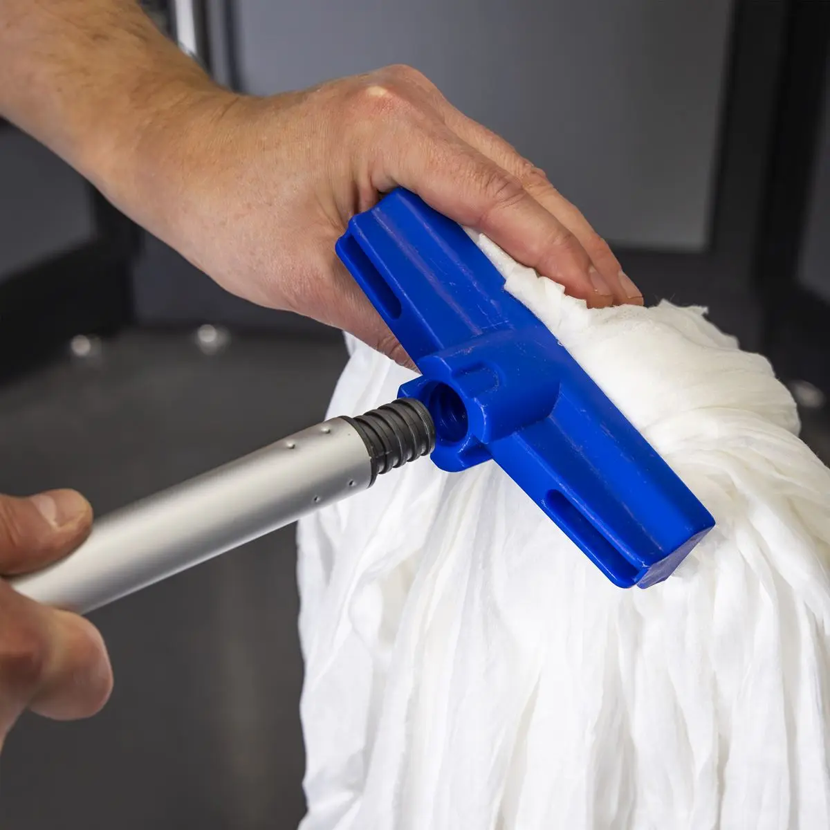 Sealey Aluminium Mop with Disposable Head - Image 7