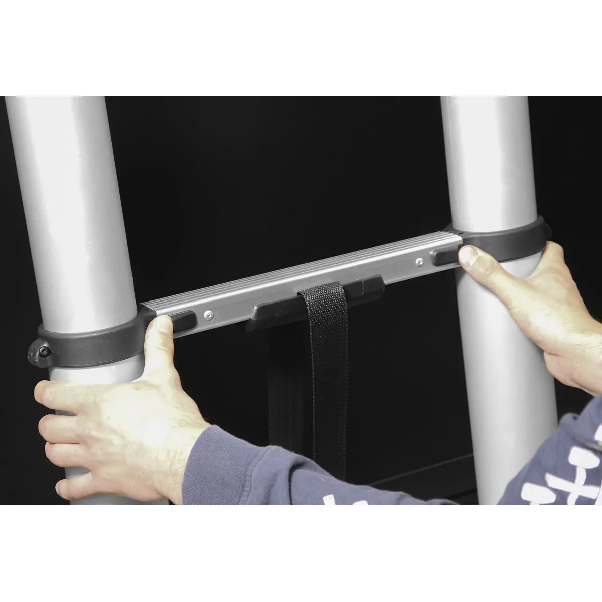 Sealey Aluminium Telescopic Ladder 9-Tread EN 131 - Image 4
