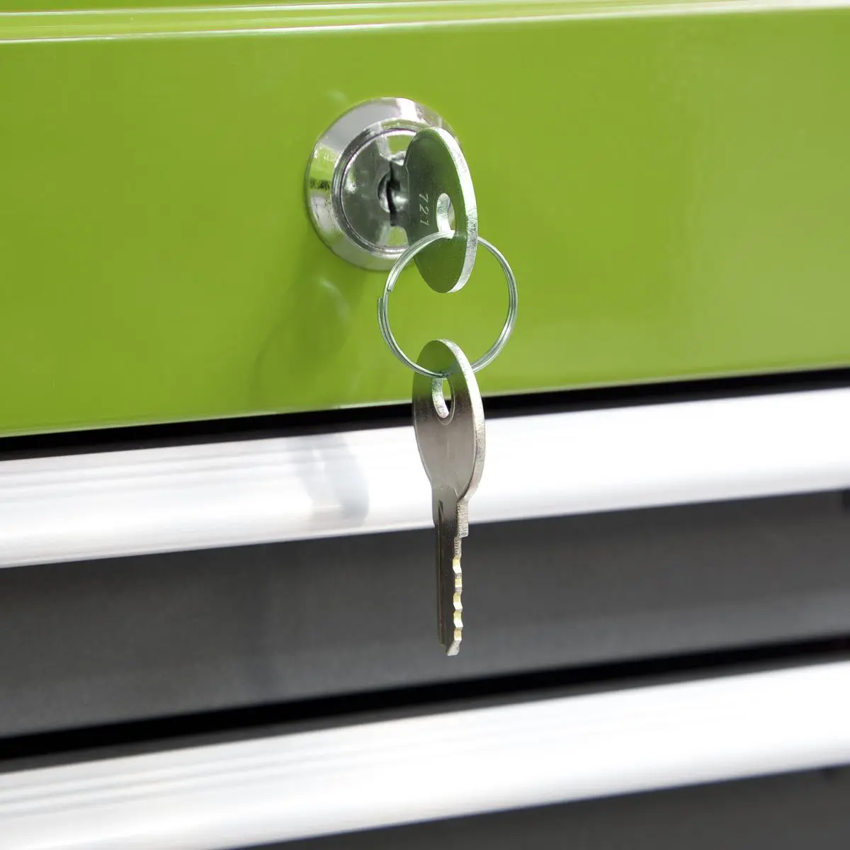 Sealey American Pro Mid-Box Tool Chest 3 Drawer with Ball-Bearing Slides - Green/Grey - Image 6
