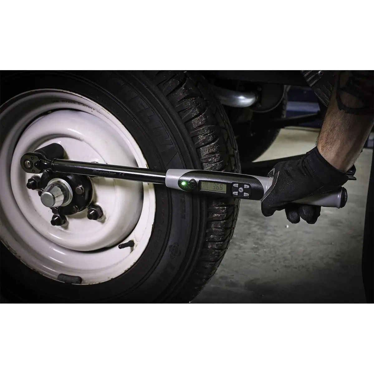 Sealey Angle Torque Wrench Digital 1/2" Drive 20-200Nm (14.7-147.5lb.ft) Black Series - Image 4