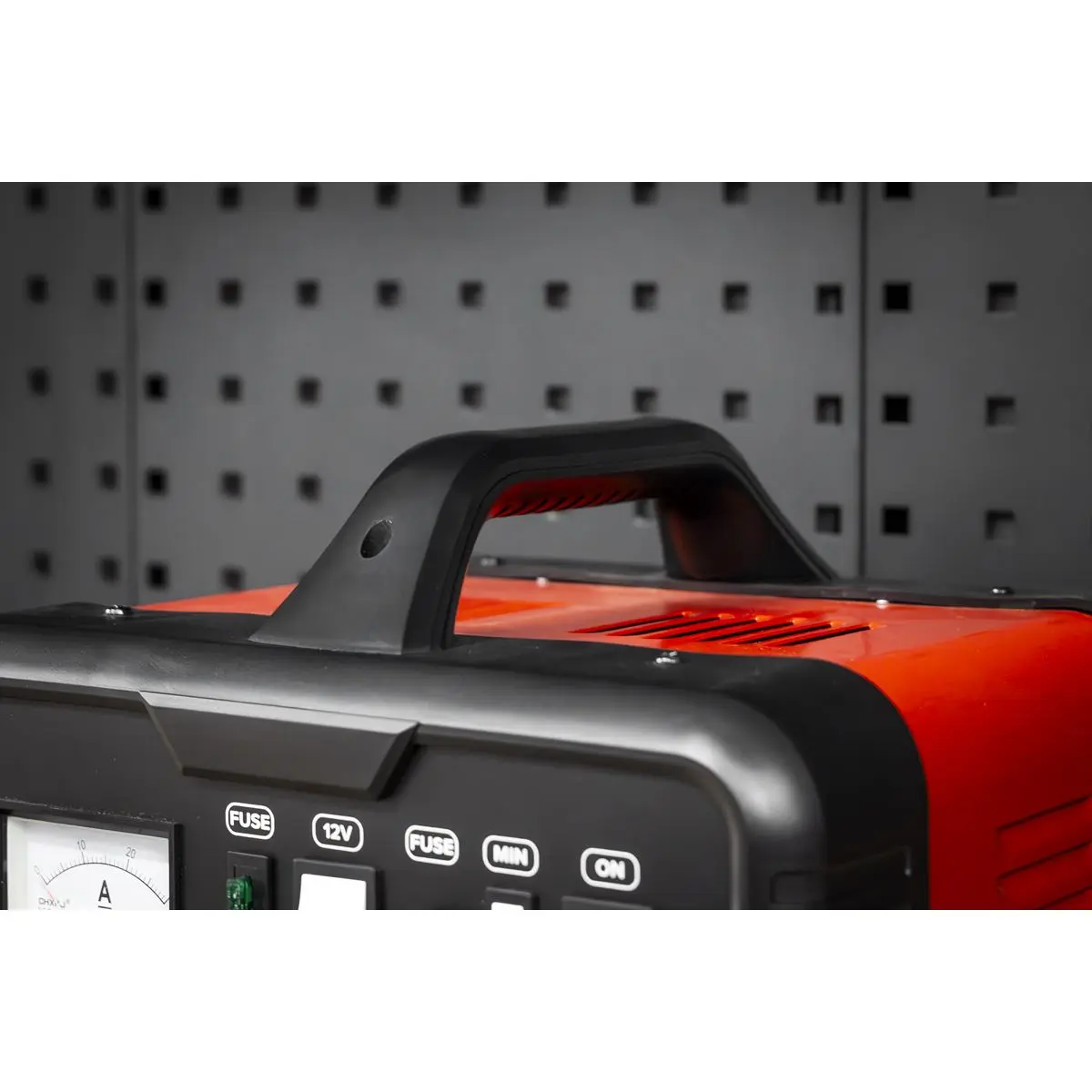 Sealey Battery Charger 19A 12V/24V 230V - Image 6