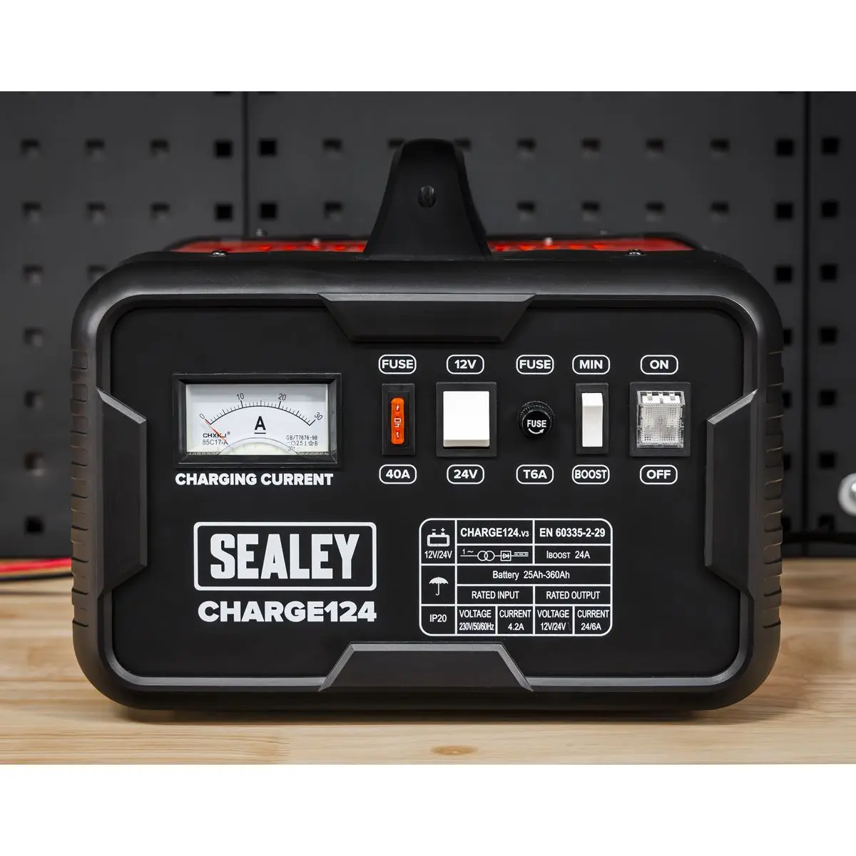 Sealey Battery Charger 28A 12/24V 230V - Image 3