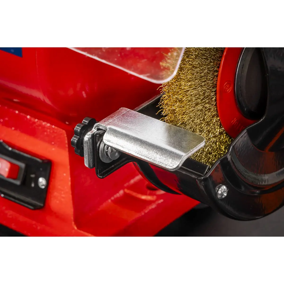 Sealey Heavy-Duty 150mm Bench Grinder with Wire Wheel 450W/230V - Image 3