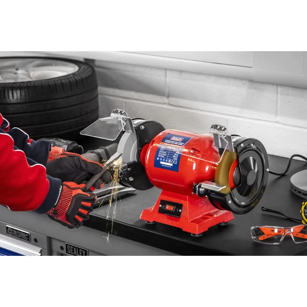Sealey Heavy-Duty 150mm Bench Grinder with Wire Wheel 450W/230V - Image 9