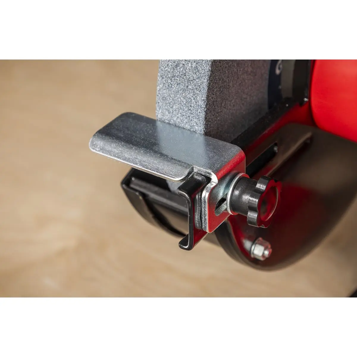Sealey Bench Grinder Ø200mm 600W/230V Heavy-Duty - Image 6