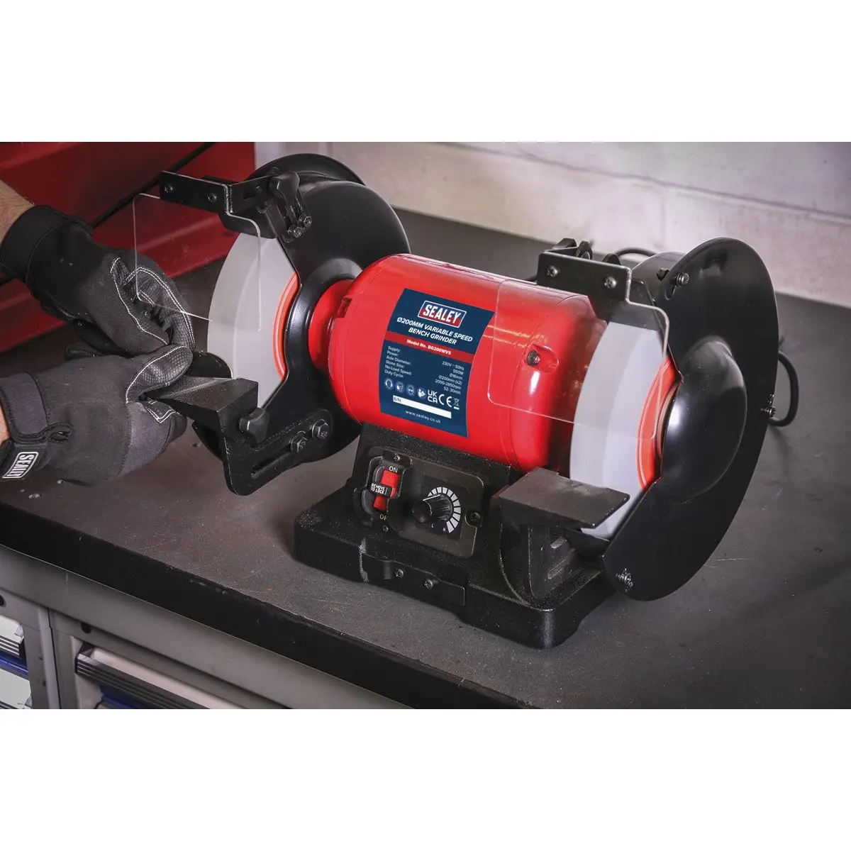 Sealey Bench Grinder Ø200mm Variable Speed - Image 4