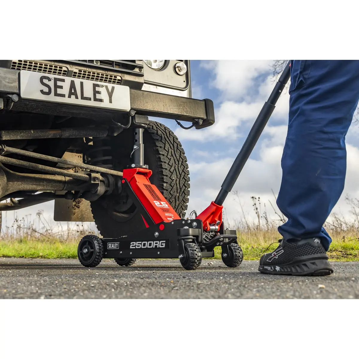 Sealey Big Wheel Hybrid Trolley Jack for Off-Road Vehicles, SUVs, Vans & 4x4s with Super Rocket Lift 2.5 Tonne - Image 12