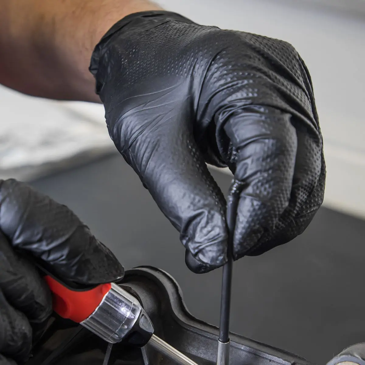 Sealey Black Diamond Grip Extra-Thick Nitrile Powder-Free Gloves Large - Pack of 50 - Image 2