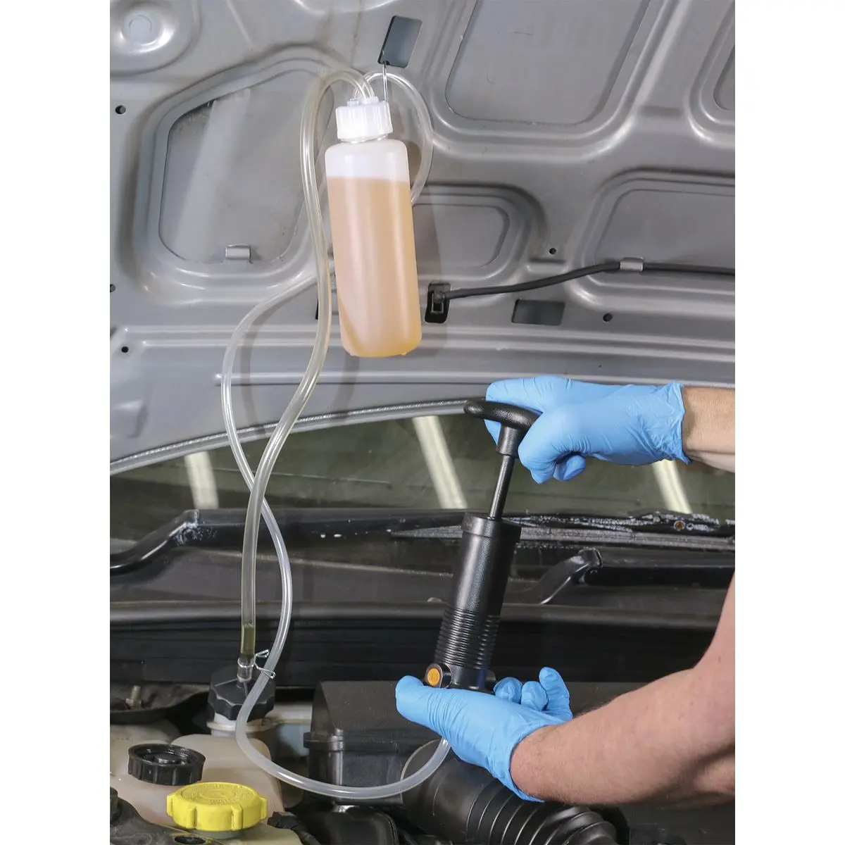 Sealey Brake & Clutch Bleeder - Image 3