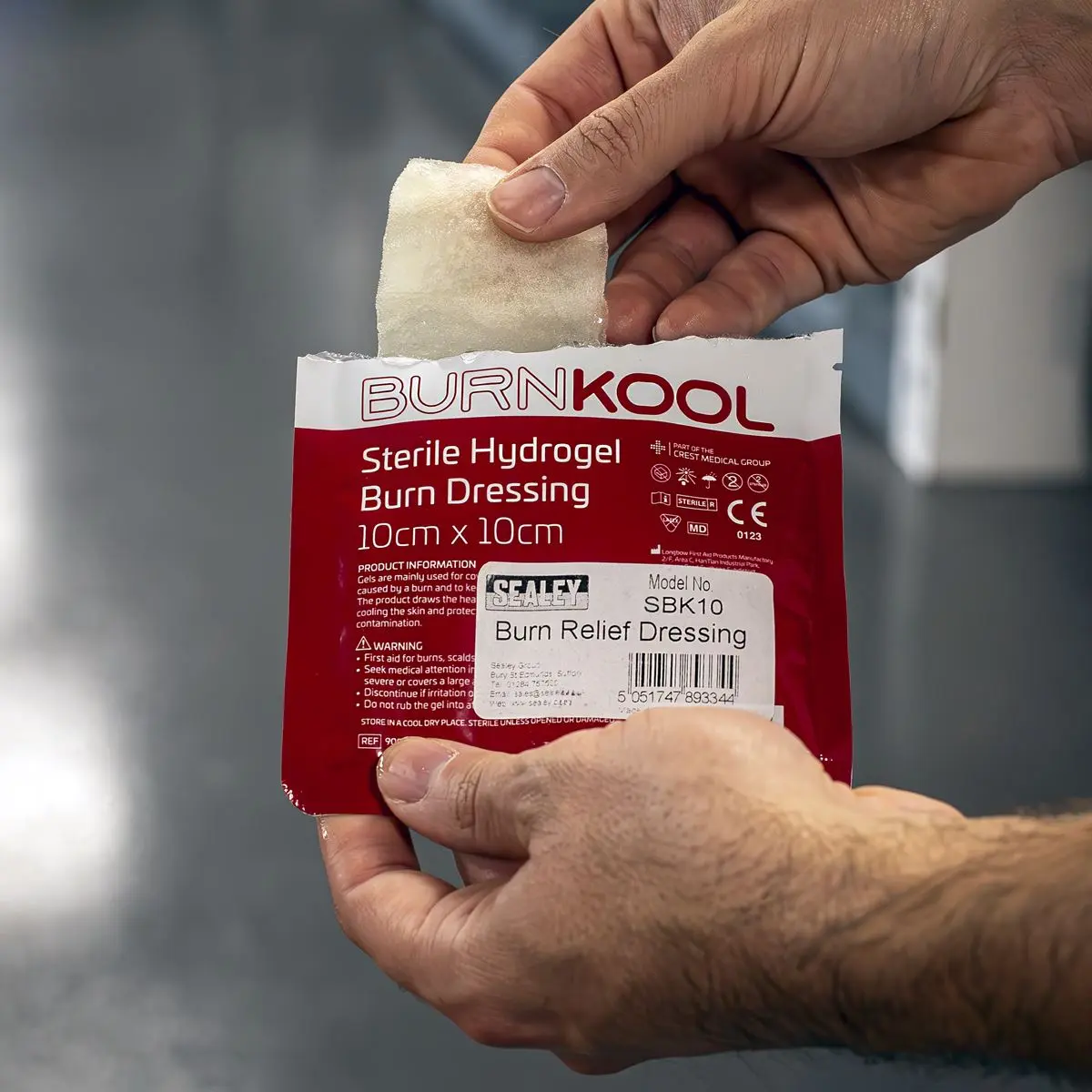 Sealey Burn Relief Dressing 100 x 100mm - Image 3