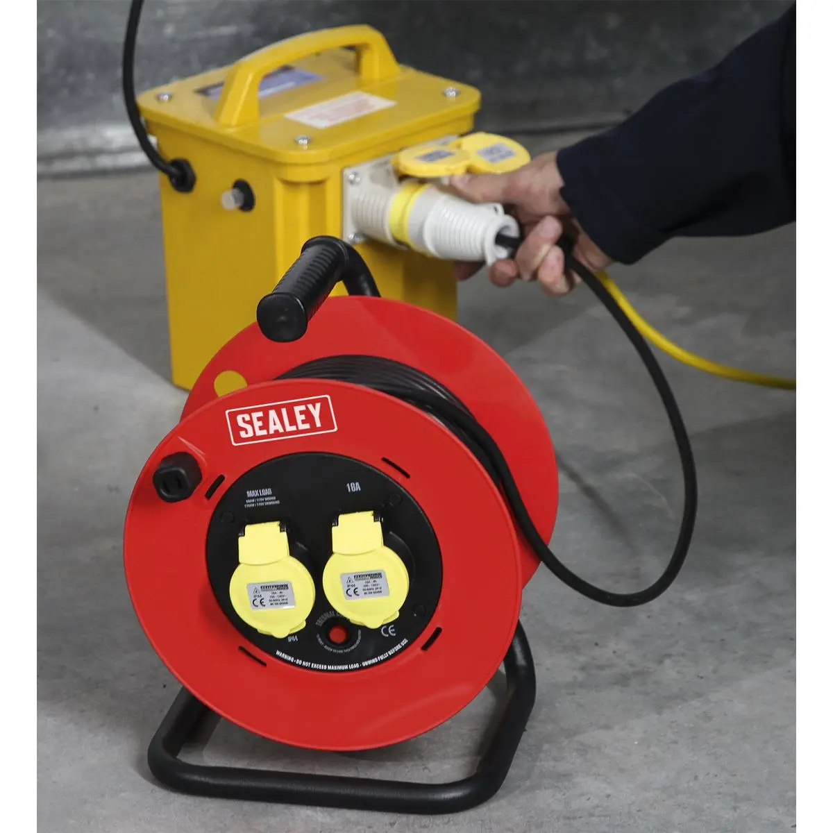 Sealey Cable Reel 25m 2 x 110V 1.5mm² Heavy-Duty Thermal Trip - Image 2