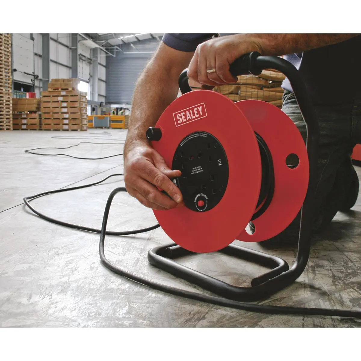 Sealey Cable Reel 50m 4 x 230V 2.5mm² Heavy-Duty Thermal Trip - Image 2