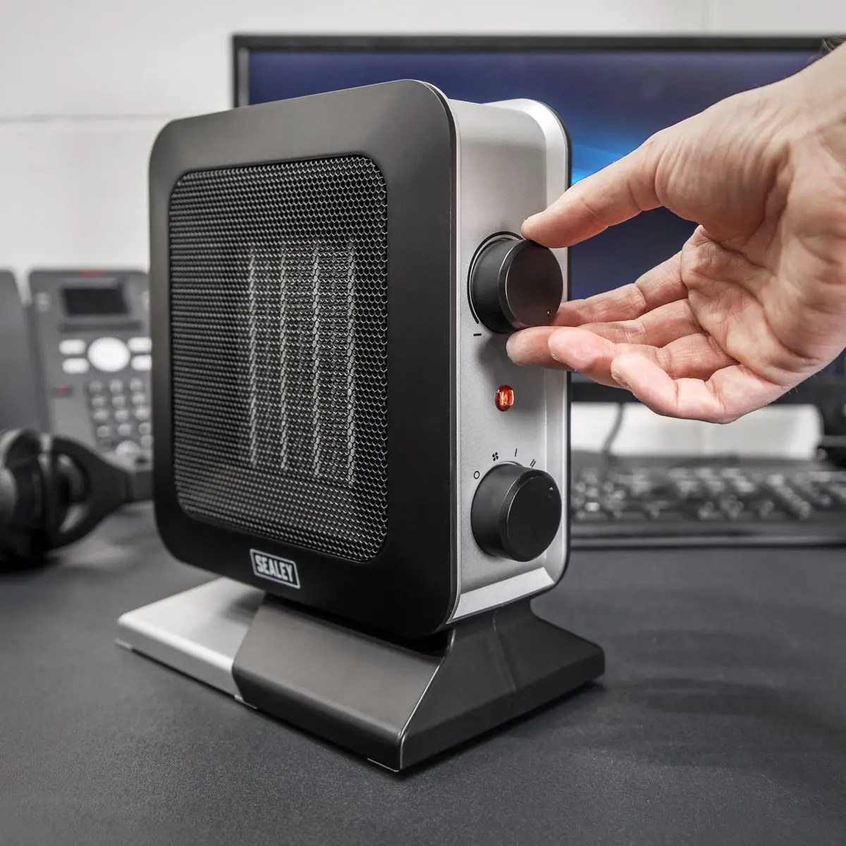 Sealey Ceramic Fan Heater 1400W/230V 2 Heat Settings - Image 7