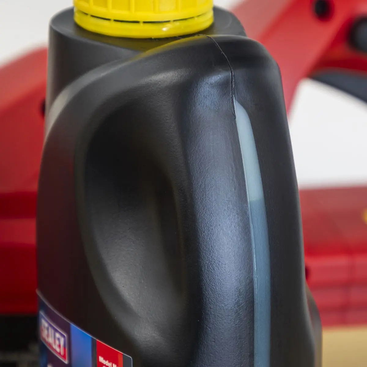 Sealey Chainsaw Oil 1L - Image 5