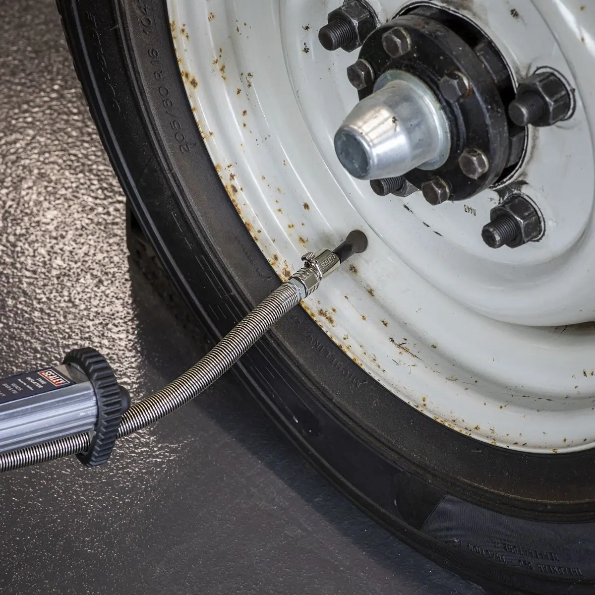 Sealey Clip-On Connector for Tyre Inflators - Image 5