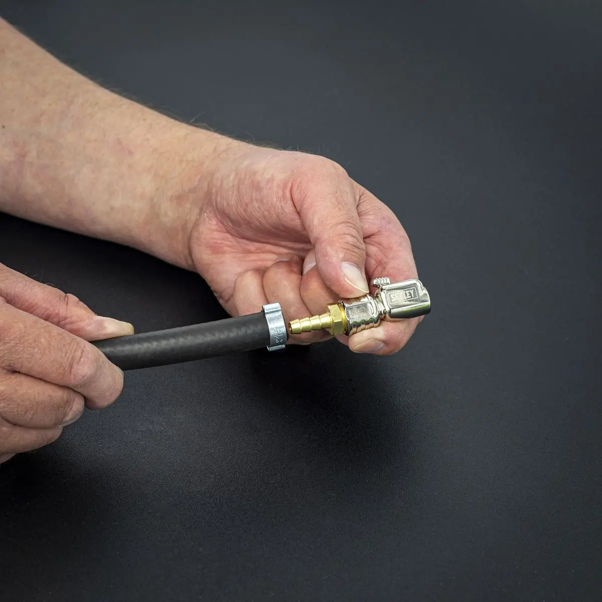 Sealey Clip-On Connector for Tyre Inflators - Image 7
