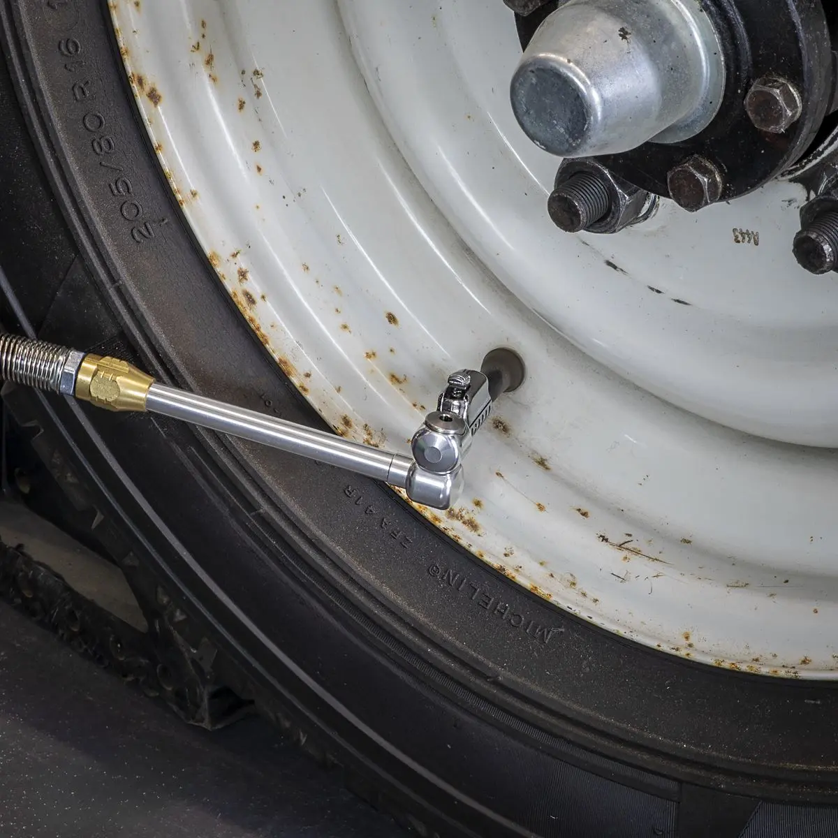 Sealey Clip-On Connector for Tyre Inflators Swivel Head - Image 5