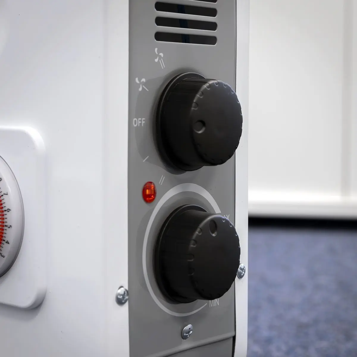 Sealey Convector Heater 2000W/230V with Turbo & Timer - Image 4