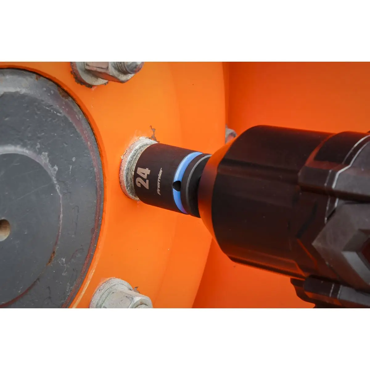 Sealey Cordless Impact Wrench 18V 4Ah Lithium-ion 1/2"Sq Drive - Image 3
